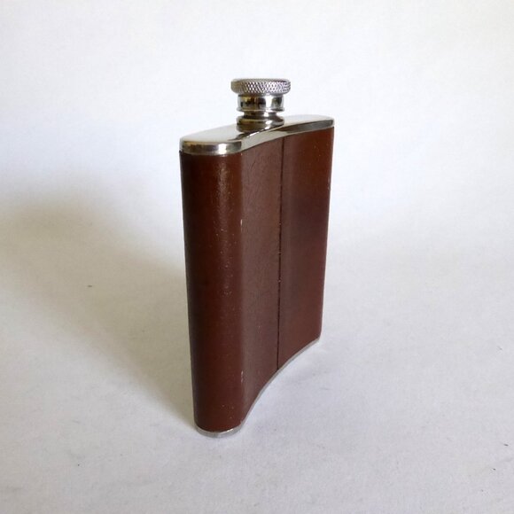VINTAGE GUARANTEED HIP FLASK 18-8 STAINLESS STEEL & BROWN LEATHER? VINYL? (USED) - Picture 5 of 10